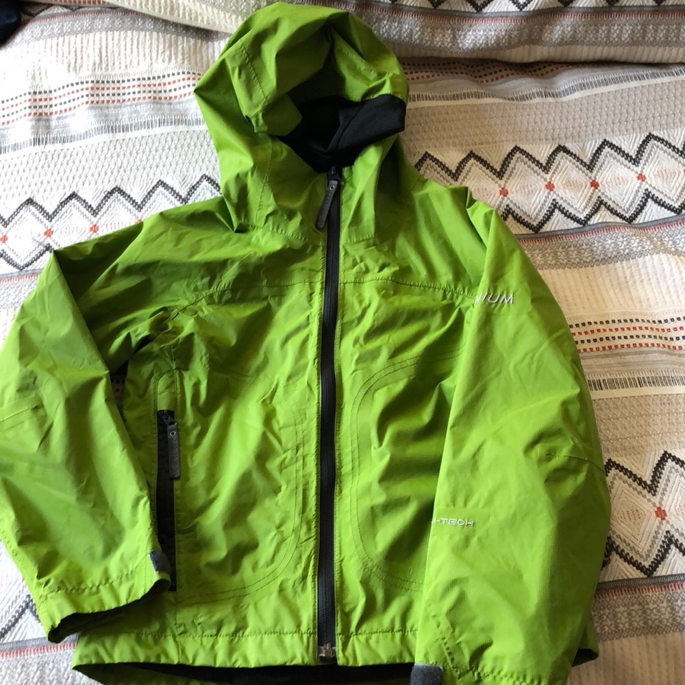 Columbia Omni tech green jacket EUC